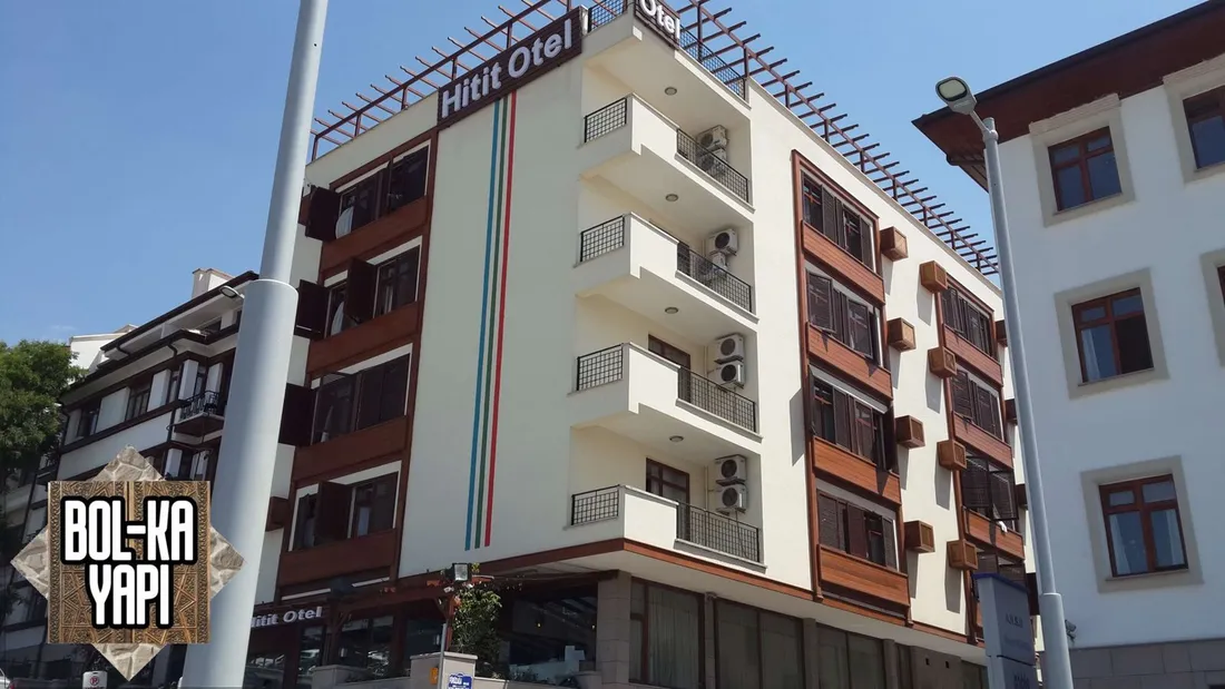 Ahşap cumbalı ve kepenkli cephe