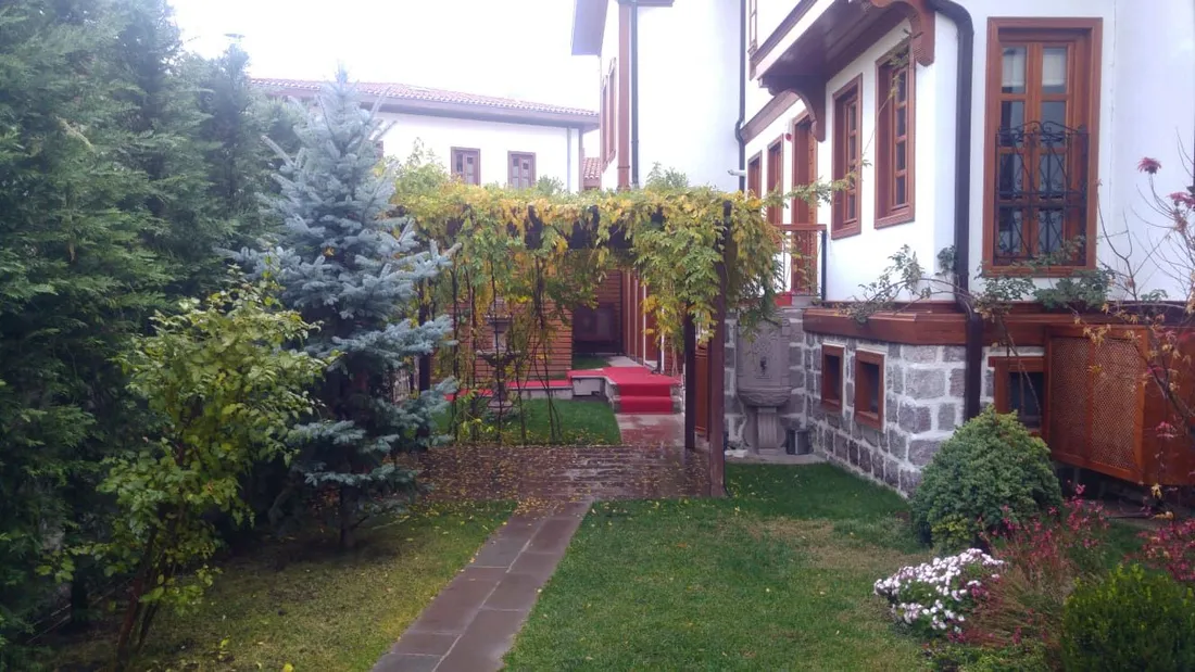 Bahçeli Konut Restorasyonu ve Çevre Düzenlemesi